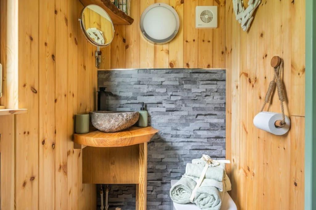 Spinney Retreats - 2 X Unique Shepherds Huts Dog Friendly Northampton Zewnętrze zdjęcie