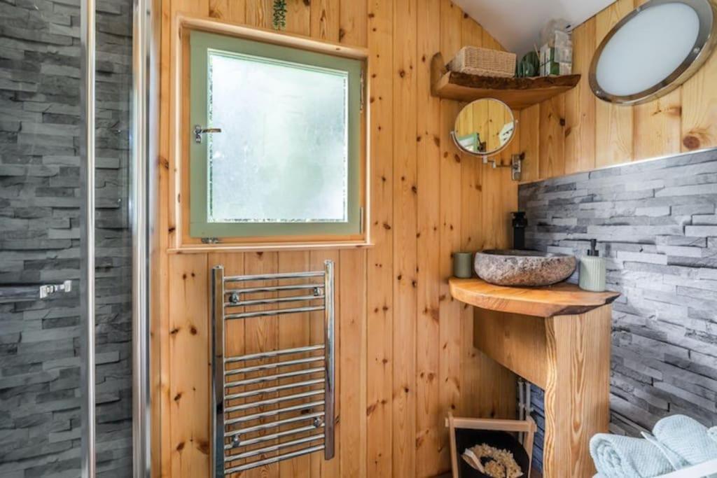 Spinney Retreats - 2 X Unique Shepherds Huts Dog Friendly Northampton Zewnętrze zdjęcie