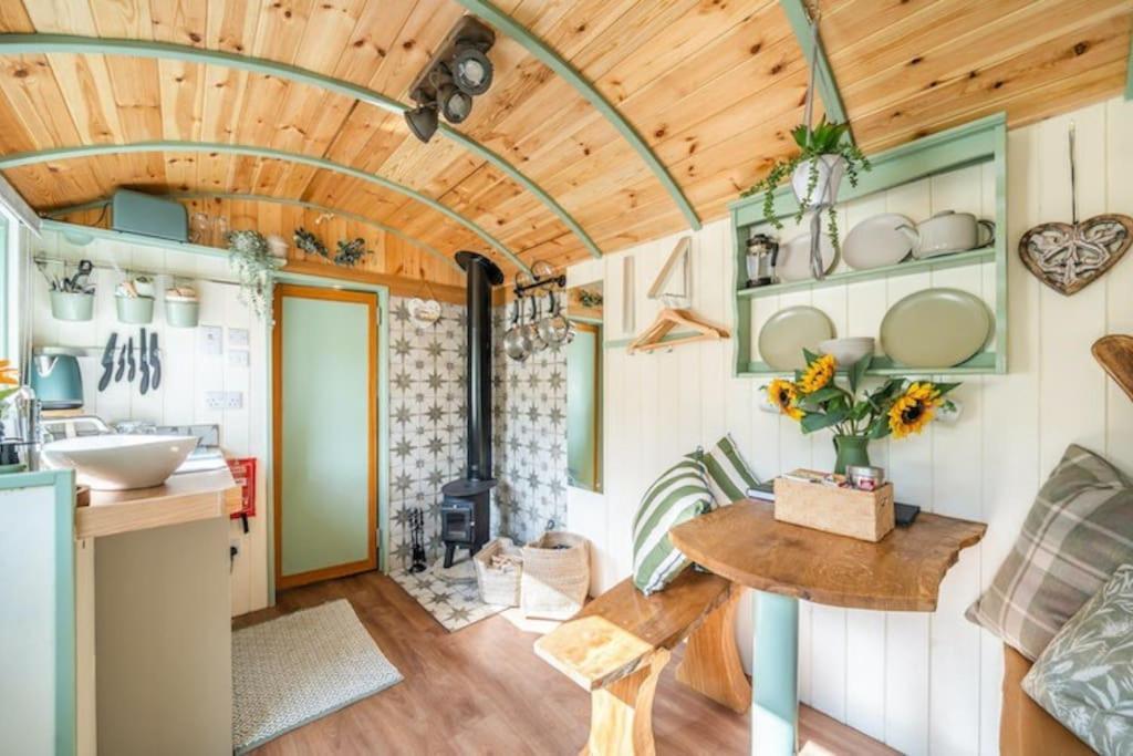 Spinney Retreats - 2 X Unique Shepherds Huts Dog Friendly Northampton Zewnętrze zdjęcie