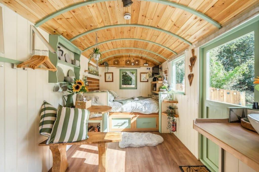 Spinney Retreats - 2 X Unique Shepherds Huts Dog Friendly Northampton Zewnętrze zdjęcie